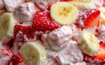 Strawberry Banana Cheesecake Salad (Creamy, Dreamy Dessert Delight!)